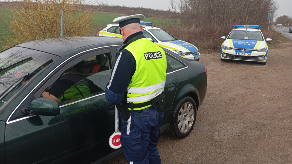 Полицаи от Монтана хванаха да кара пиян 78-годишен мъж от берковско село