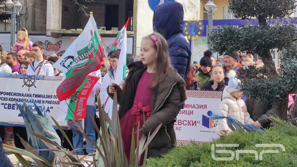 Бургас чества 3 март с шествия, ритуали и фолклорен концерт (ОБНОВЕНА)