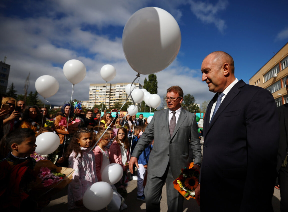 Președintele Rumen Radev îndeamnă elevii să fie autorii propriului lor viitor