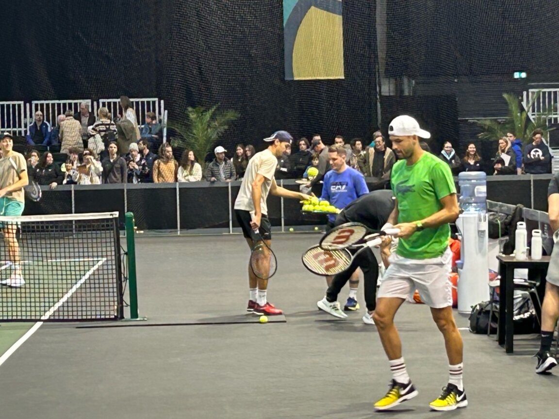 Григор (вдясно) ще играе в сряда срещу Сонего (в средата), а днес тренира със Синер.