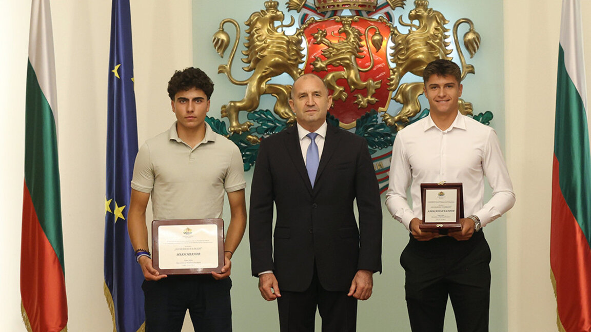 Președintele premiază campionul de simplu masculin de la Wimbledon, Ivan Ivanov, și semifinalistul Alexander Vasilev