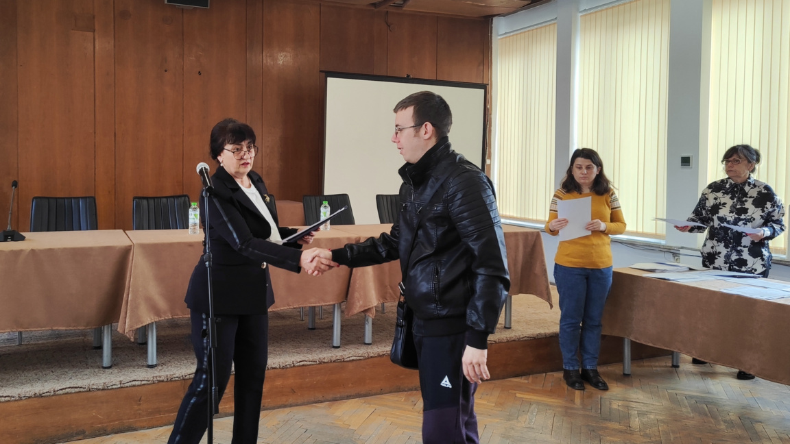 37 младежи във Видин получиха трудови договори по програма за заетост