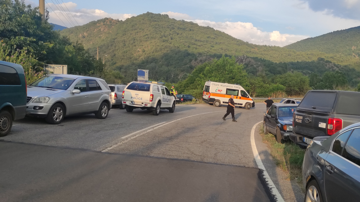 Телата на удавени мъж и жена са открити в река Струма, издирват се две деца