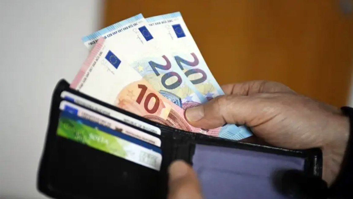 През първото тримесечие средната заплата е 1407 евро