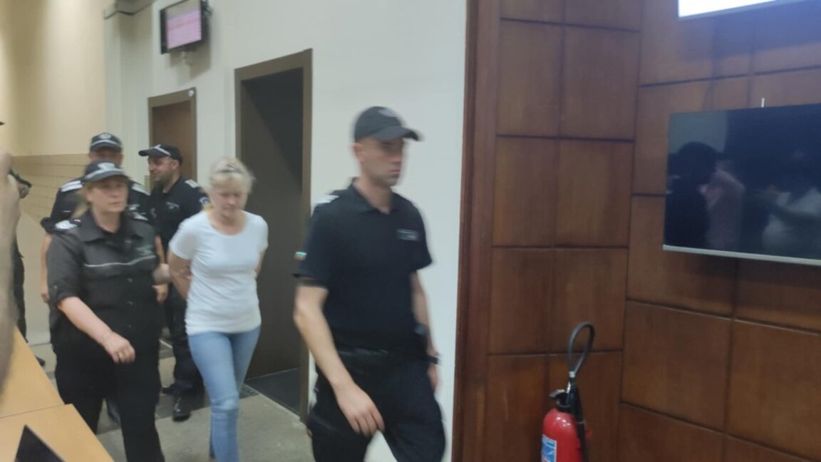 Севдалина Лазарова