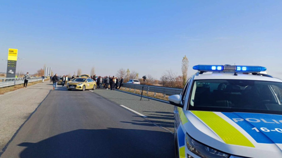 Катастрофа затруднява движението при 165-ти км. на АМ "Тракия"