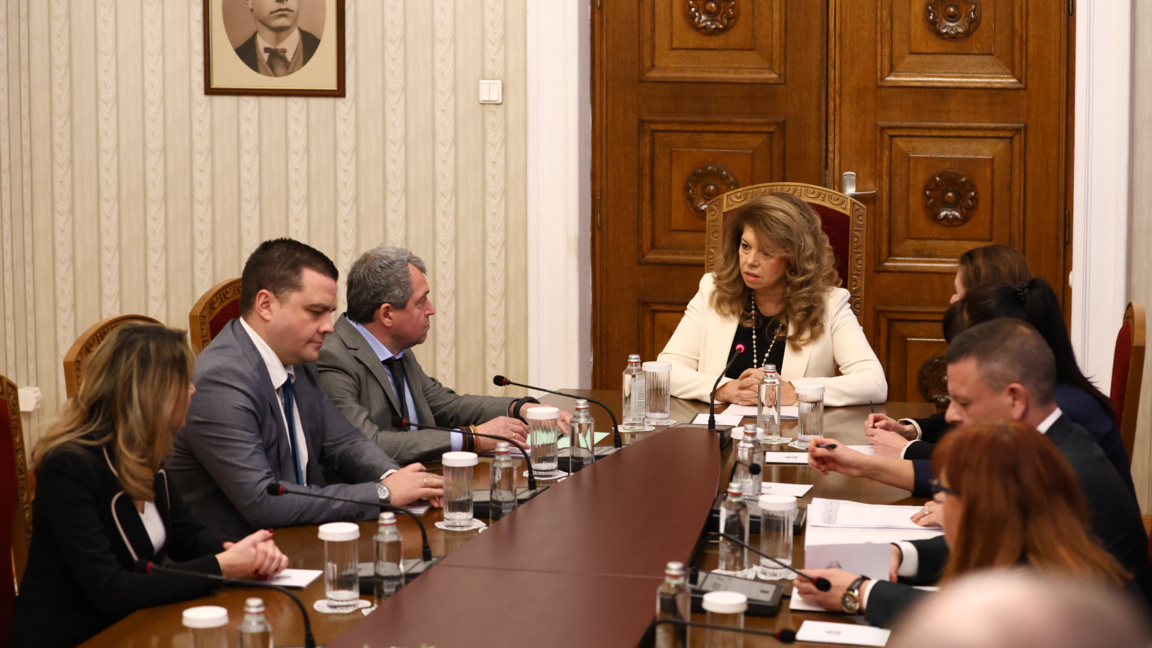 ITN: Prim-ministrul interimar nu trebuie să fie afiliat niciunui partid politic
