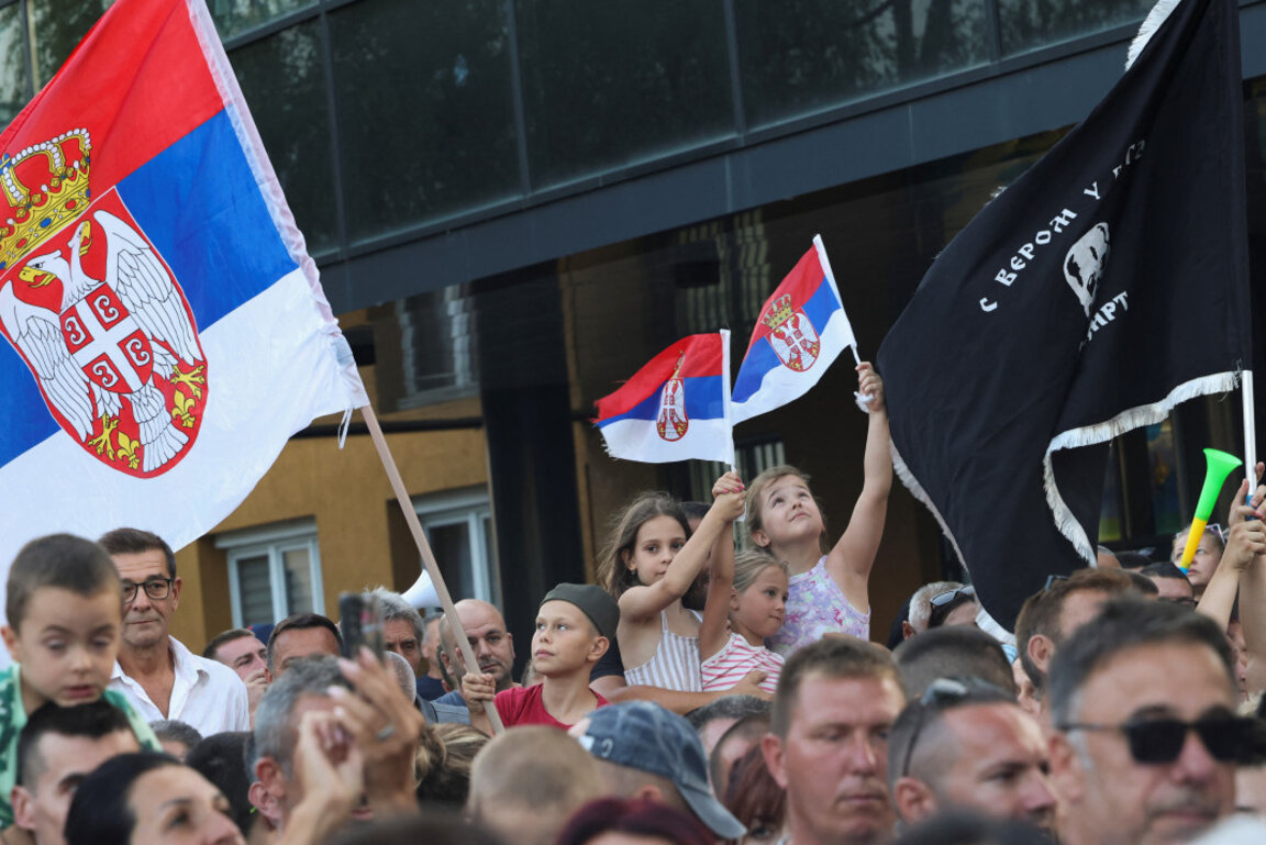 Хиляди на протест срещу откриването на мина за литий в Сърбия