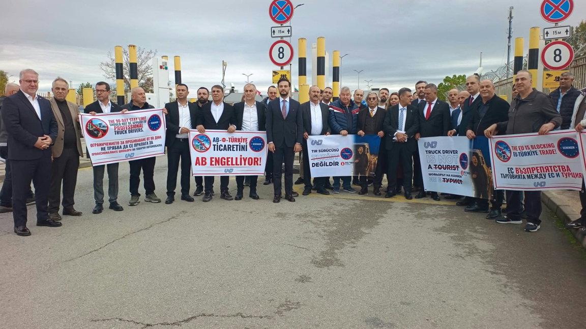 Опашки от камиони по границата с Турция заради протести на шофьори