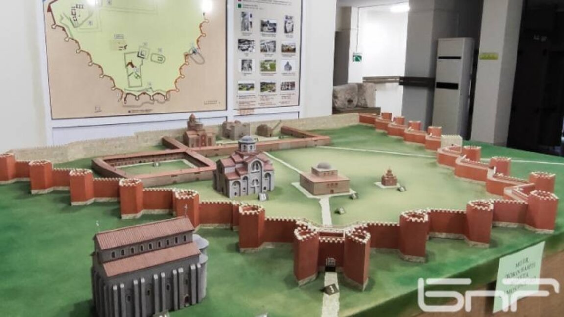 Maquette de l'enceinte, la résidence des patriarches et la basilique à Dastar