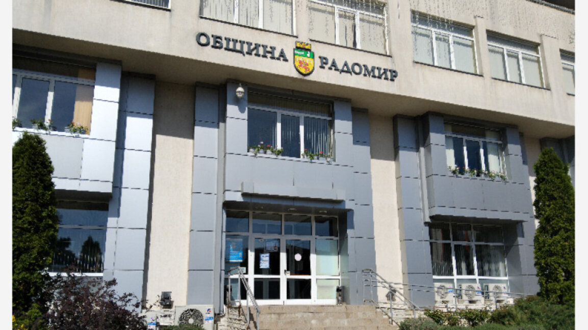 Присъждат посмъртно почетния знак на Община Радомир на младия писател Иво Христов