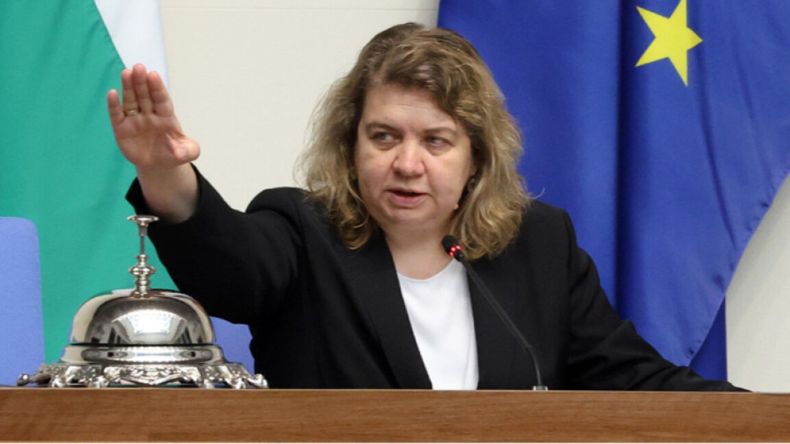 Киселова сдава поста: Показвам как трябва да се постъпва. За мен беше чест!