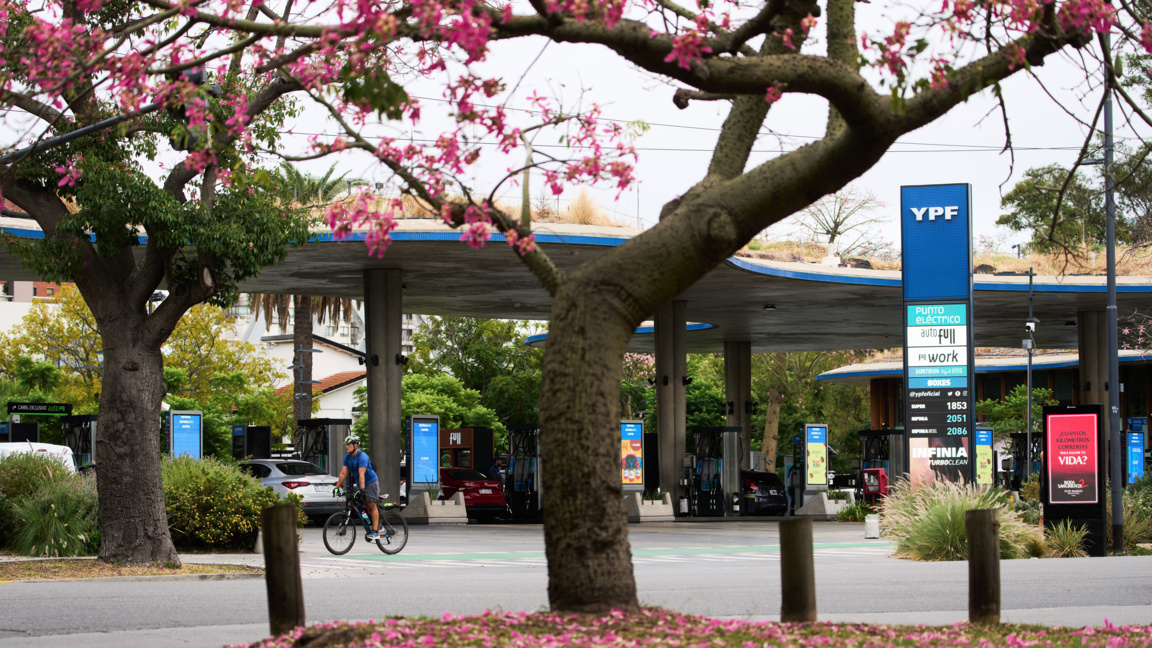 Аржентина засега няма да увеличава данъците върху горивата