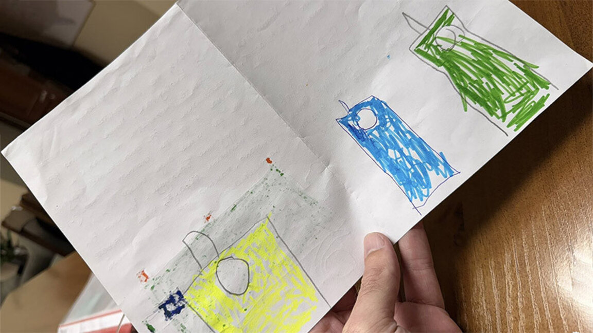 „Понякога получавам писма, които ме карат да се усмихна и ми дават допълнителна мотивация в работата. Едно от тях дойде от 6-годишния Калоян, с рисунка и послание, които казват всичко", пише кметът Кристиян Христов