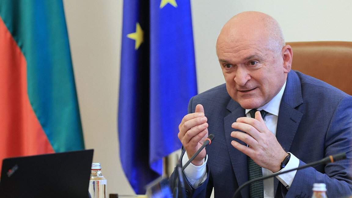 El primer ministro interino pone el futuro Parlamento Europeo como ejemplo para los diputados búlgaros