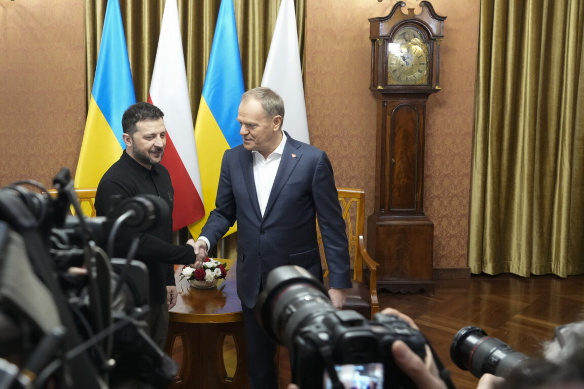 Полският премиер Доналд Туск и украинският президент Володимир Зеленски във Варшава днес - 15 януари 2025 г.