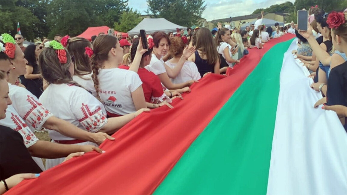Над 2000 души се включиха във фестивала "Кеймбридж пее и танцува"