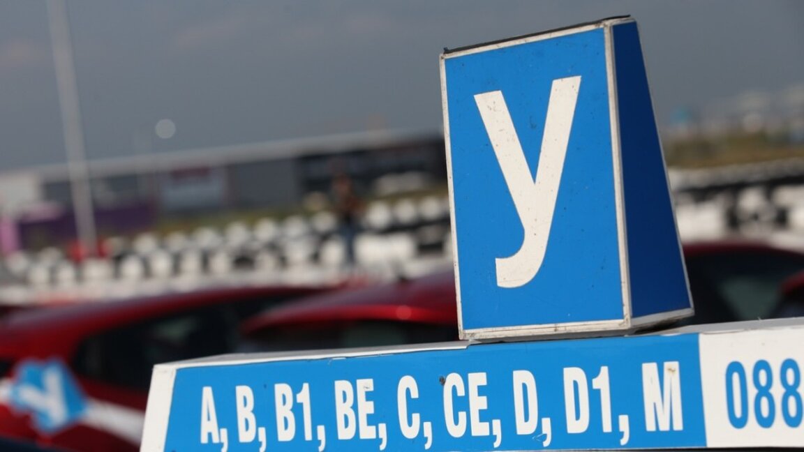 Повишават се цените на шофьорските курсове, дигитализацията в бранша - след 12 февруари