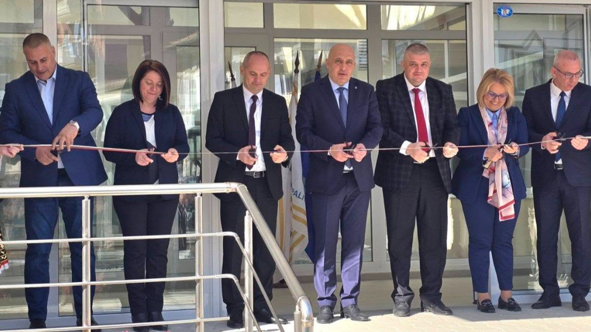 Откриха новата пристройка към сградата на общинската администрация в Кърджали