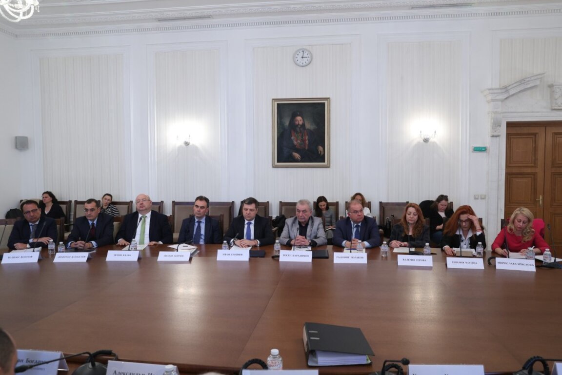 На заседанието на Комисията по икономическа политика и иновации в НС - 12 март 2025 г.