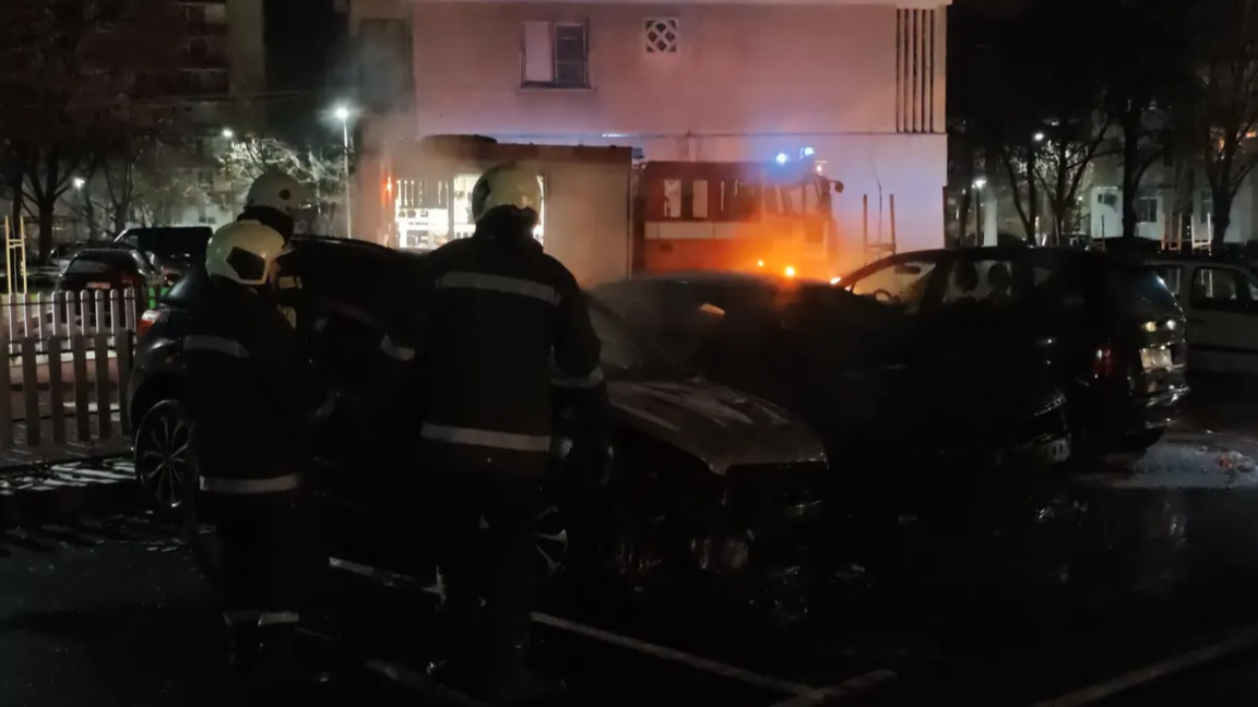 Подпалени автомобили в Казанлък