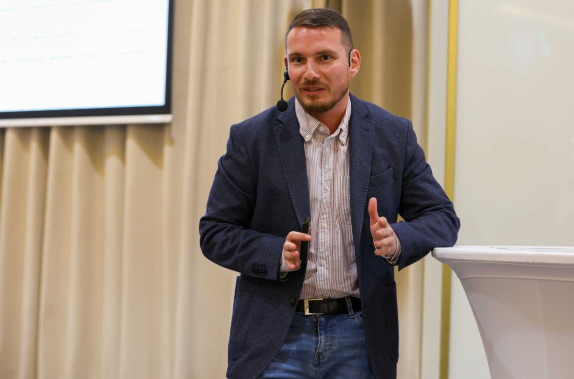 Адриан Николов