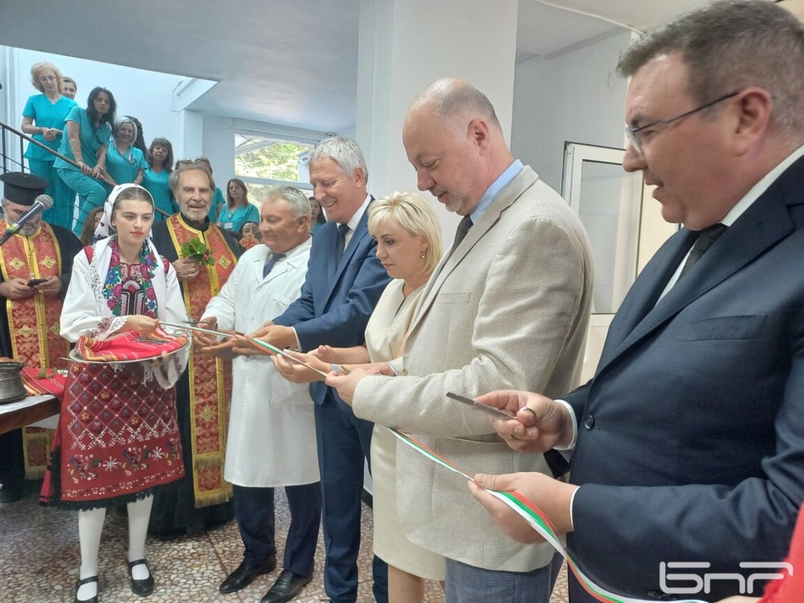 Премиерът Желязков откри нов клас скенер и мамограф в болницата в Разлог