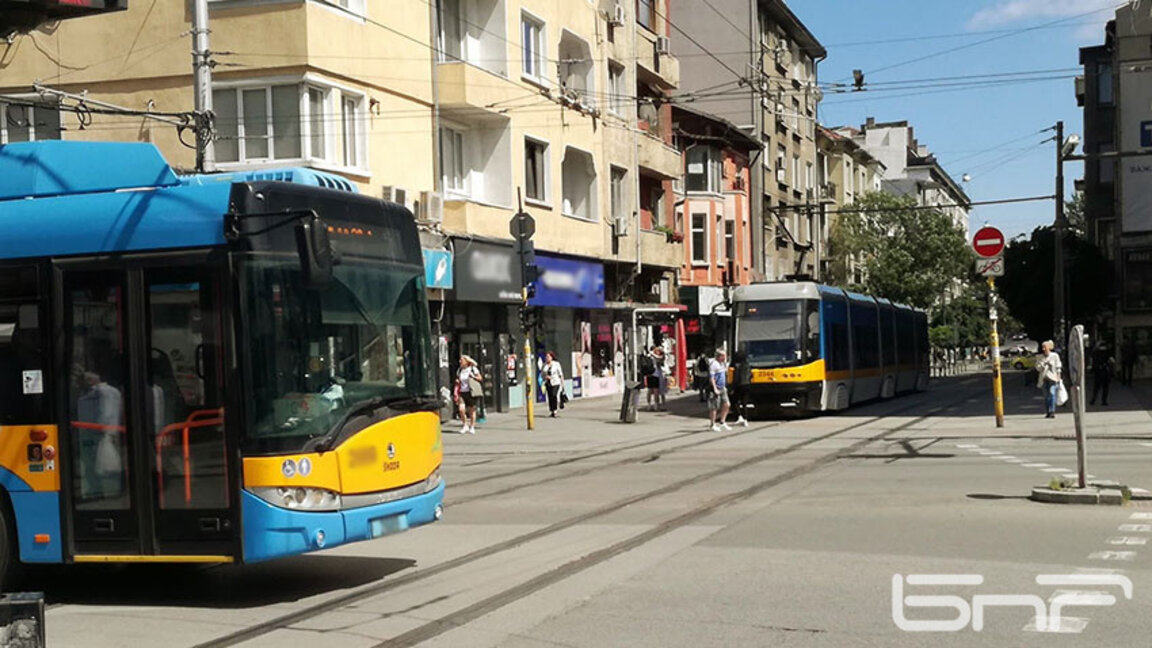 Възстановява се движението на наземния градски транспорт в София