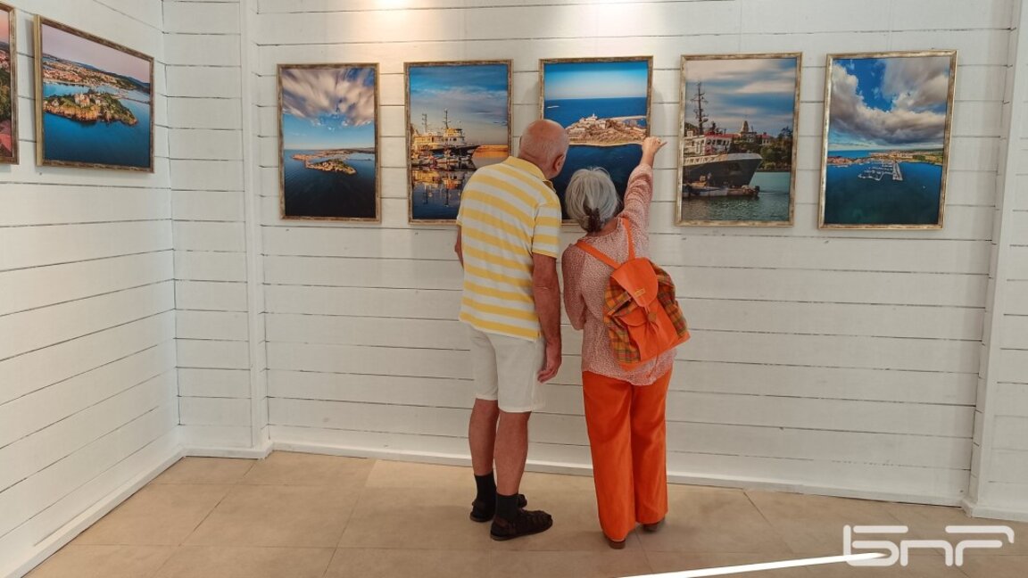 Фотоизложба събира средства за нов роял за Музикалното училище в Бургас