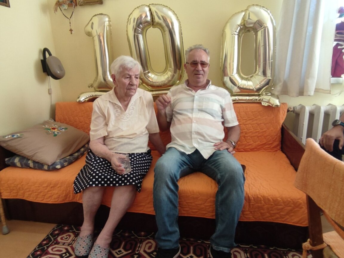 Столетница от кв. "Аспарухово": Няма рецепта за дълголетие, вярата в Бог е важна