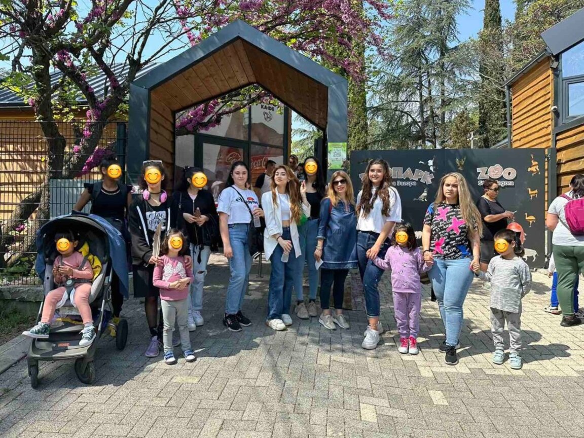 Деца помагат на деца