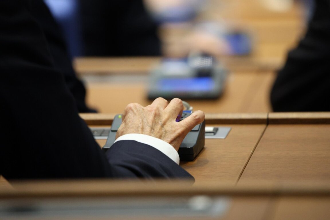 НС отхвърли предложение на "Възраждане" за референдум за еврото