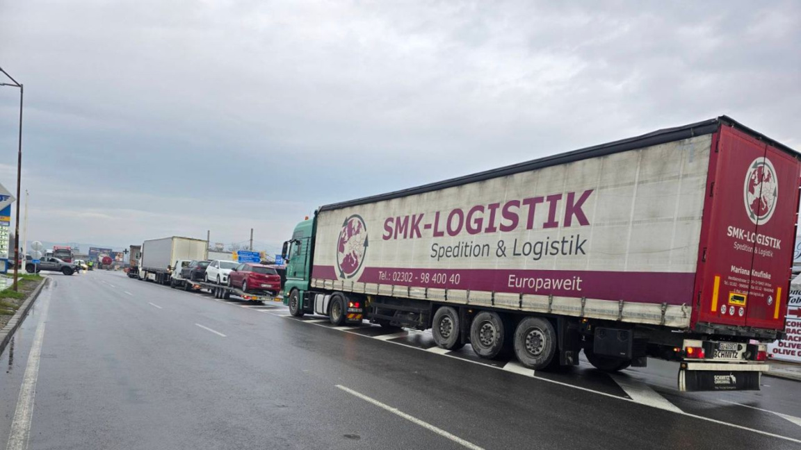 Polis, Kulata Sınır Kapısı yönünde araç trafiğini durdurdu