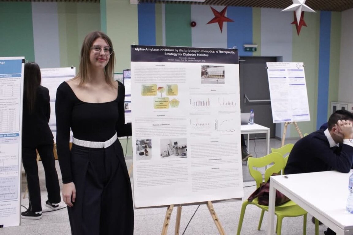 Александра Николова