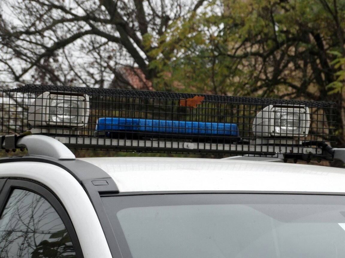 Пиян и неправоспособен шофьор катастрофира на пътя за пещера Леденика