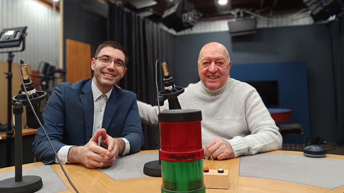 Доц. д-р Владимир Божилов (вляво) и Емил Янев