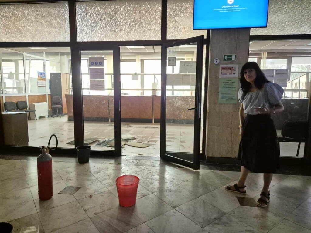 Пожар възникна в НОИ - Стара Загора, сградата е затворена до 13 часа