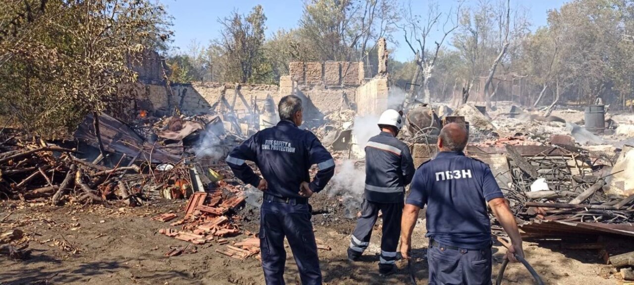 Три селскостопански постройки изгоряха при пожар в Дружба