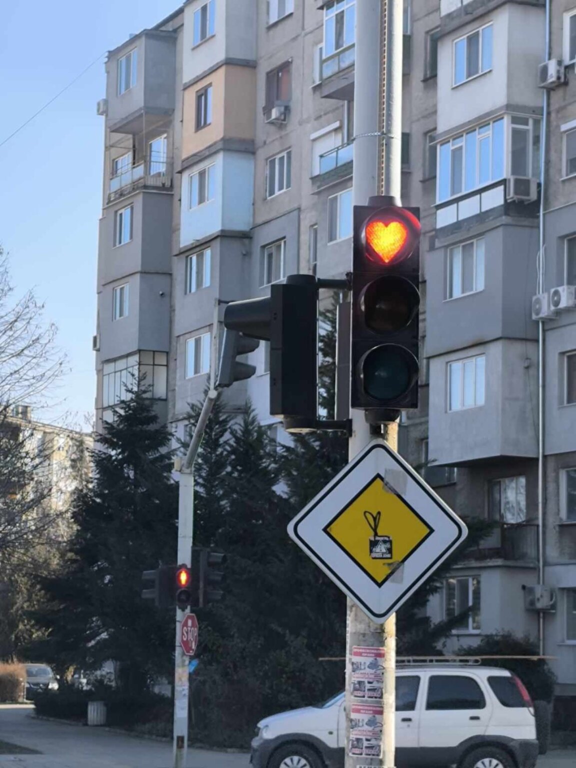 В Димитровград посрещат 14 февруари с романтични светофари