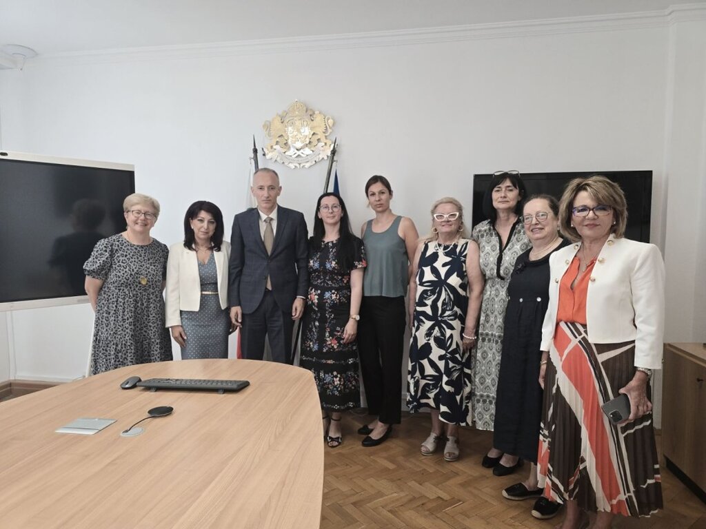 Ключови въпроси за училищата ни в чужбина постави ръководството на АБУЧ в МОН