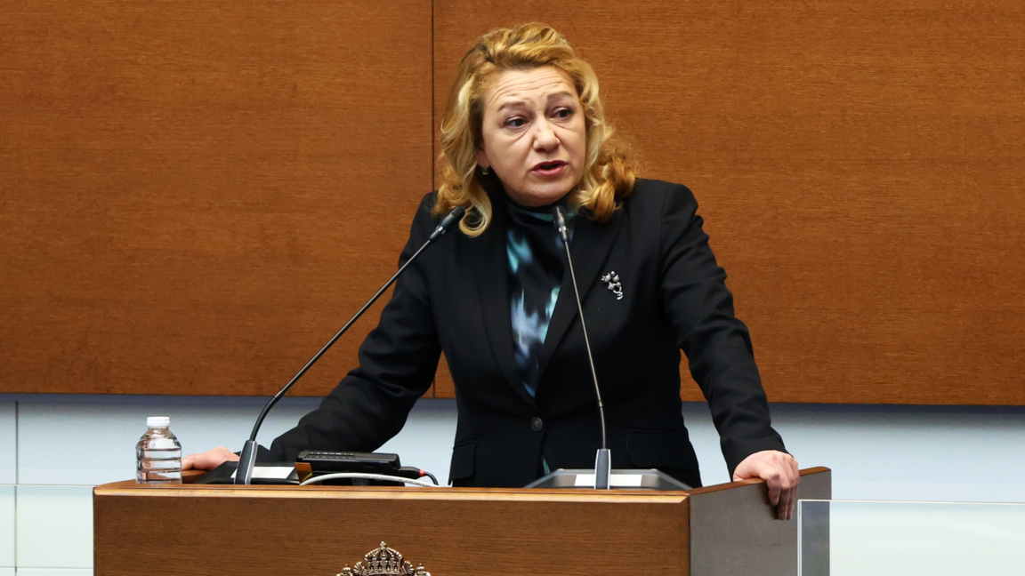 Стела Николова