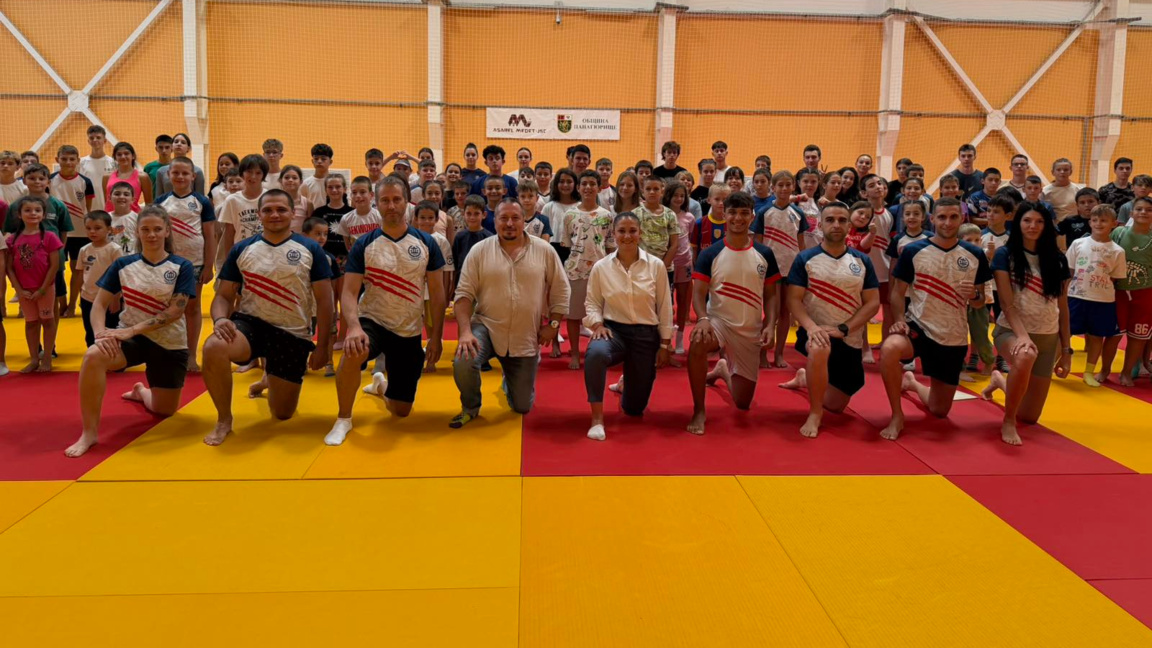 Олимпийската шампионка Ивет Горанова вдъхнови таекуондисти в Панагюрище