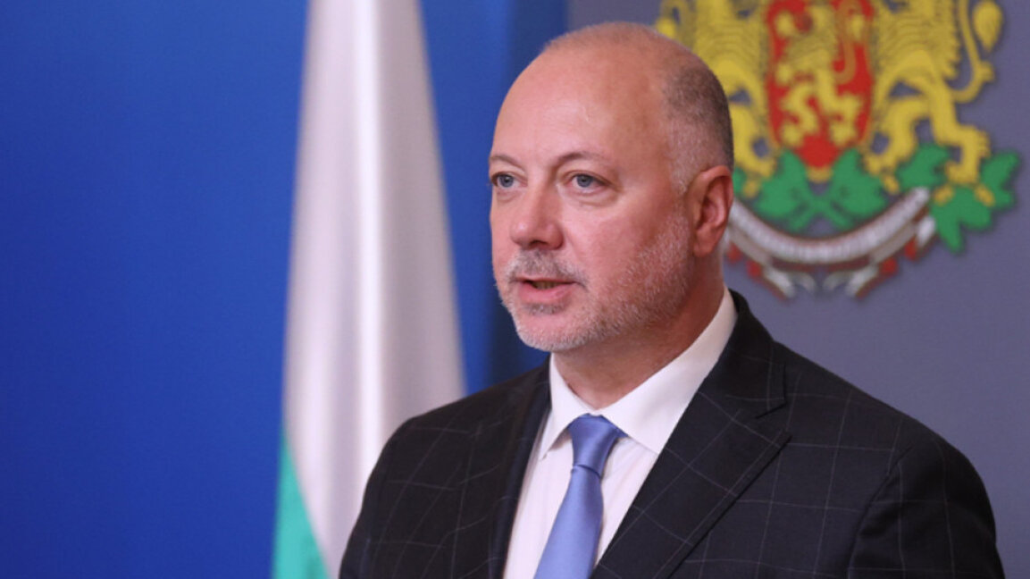 Желязков: Едно или няколко физически лица ще поемат функцията на особен управител на "Лукойл Бургас"
