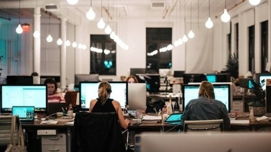 El desempleo interanual desciende un 7,6 %