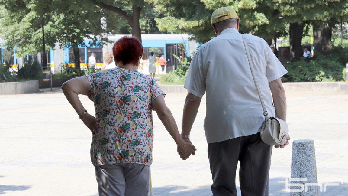 The average monthly pension in Bulgaria is EUR 383