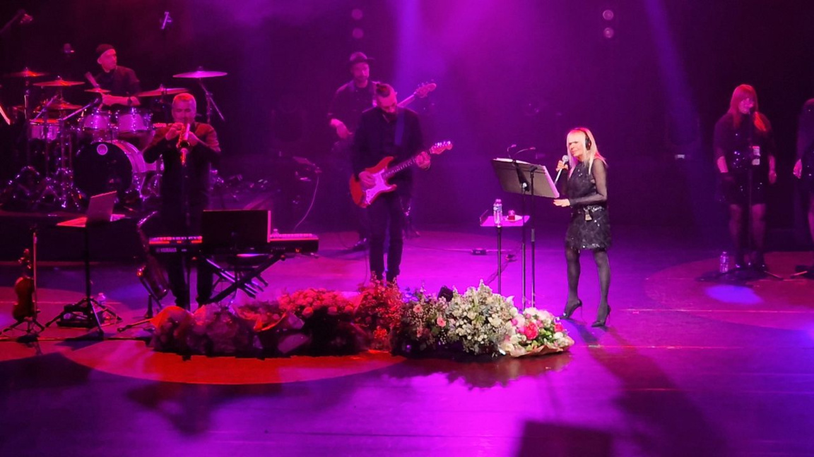 Actuación sensacional de Lili Ivanova en la sala Olympia en París 