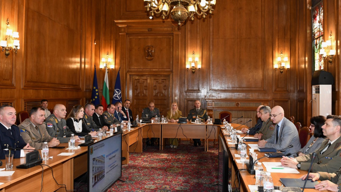 Σέρβικη στρατιωτική αντιπροσωπεία στην Σόφια