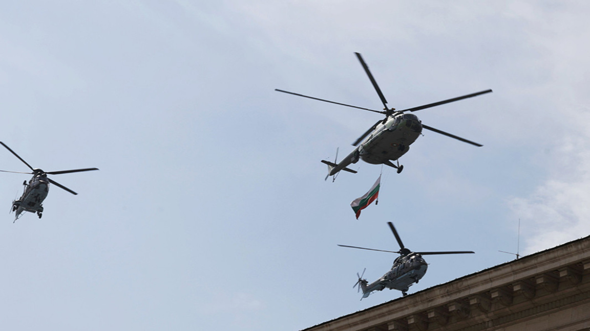 Тренировъчен полет на хеликоптерите от ВВС над София за парада на 6 май, 05.05.2025 г.