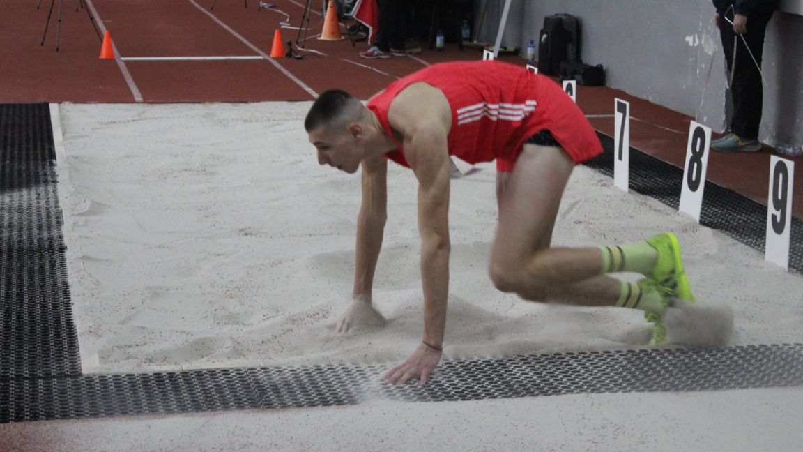 Личен рекорд и покрит норматив за Божидар Саръбоюков 