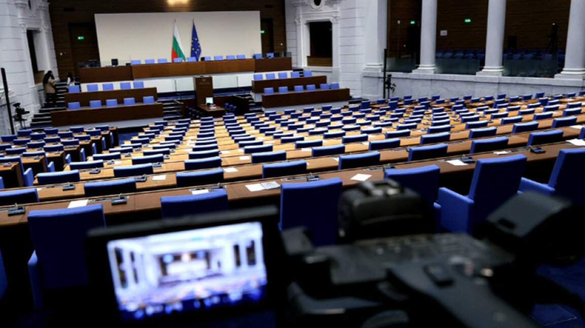 Парламентът пак няма да заседава, за трети път няма кворум